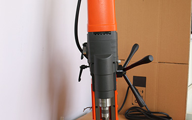 磁力鉆的空心鉆頭出現卡芯的情況應該如何處理？